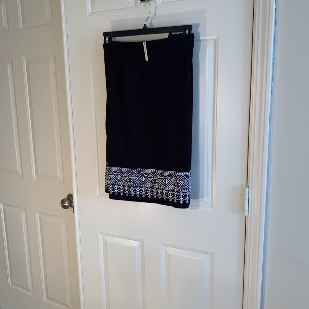 Talbots black with white embroidered hem elastic waist skirt